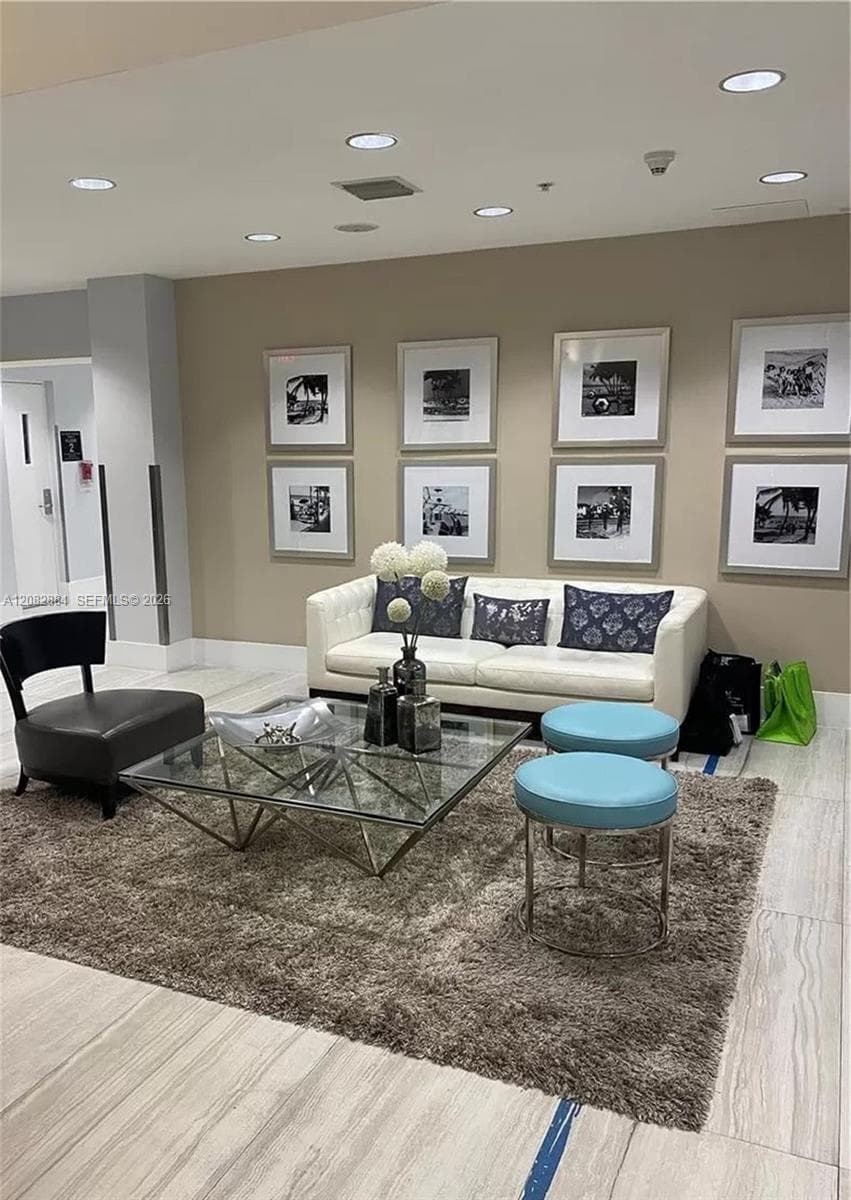 TERRAZAS RIVERPARK VILLAG · #1401 in Miami - Photo 19