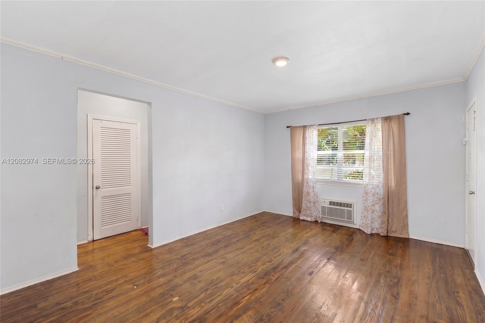 AI-modified image. Furniture digitally removed