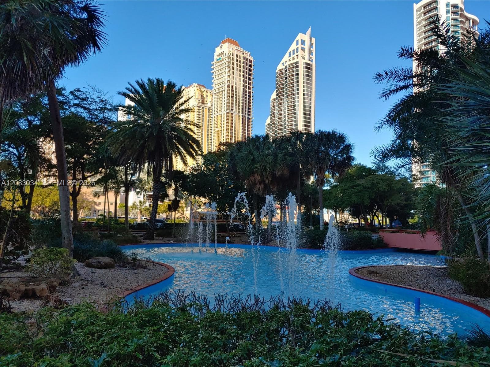 174 210 · #408 in Sunny Isles Beach - Photo 2