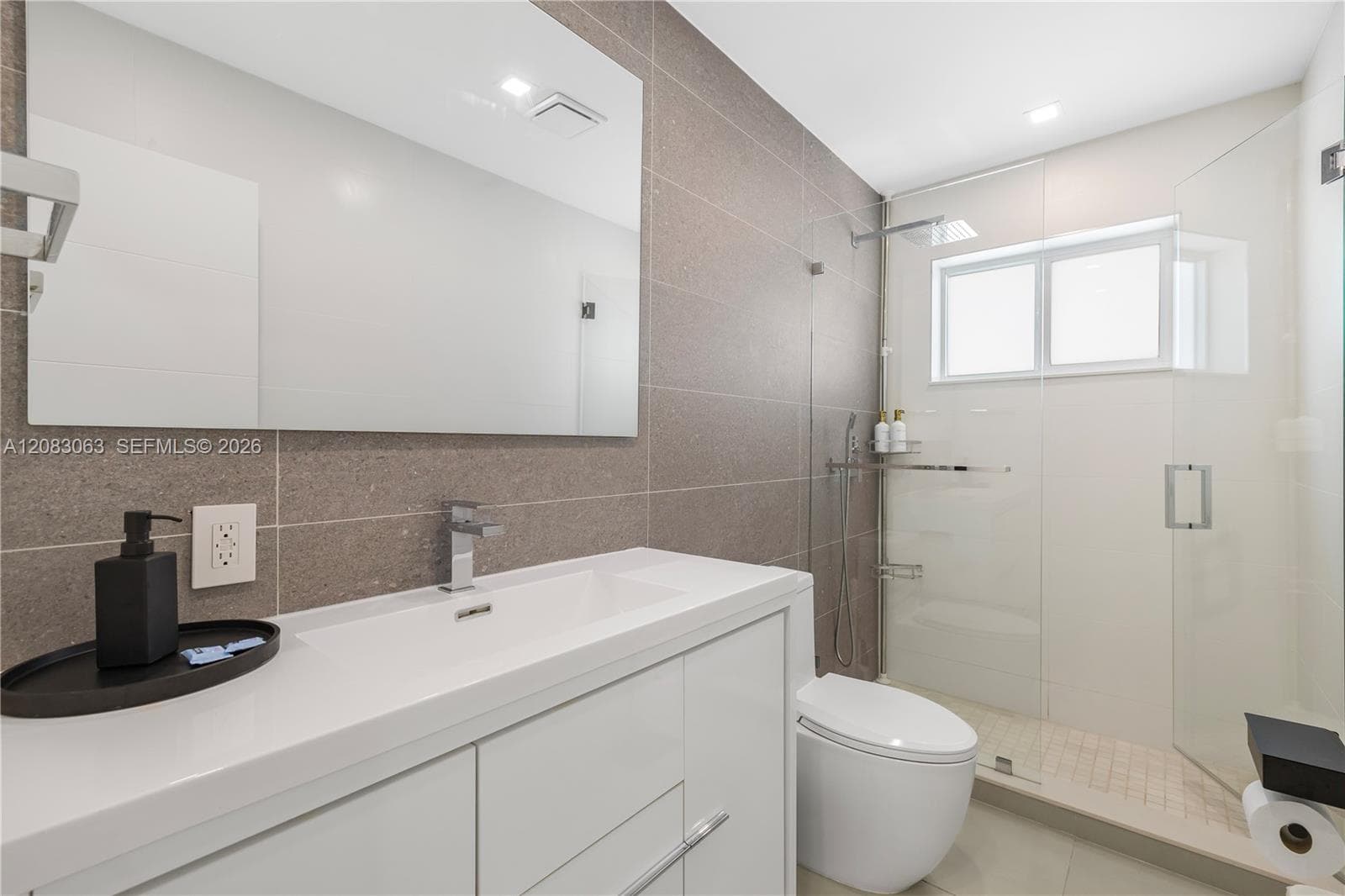 1104 N 13th Ter photo 17