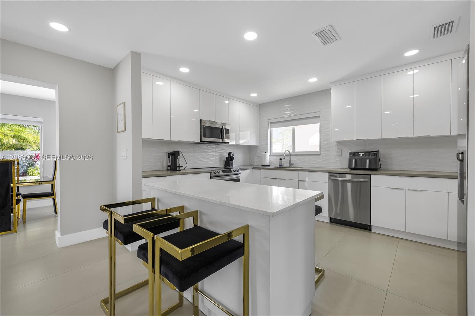 1104 N 13th Ter photo 9