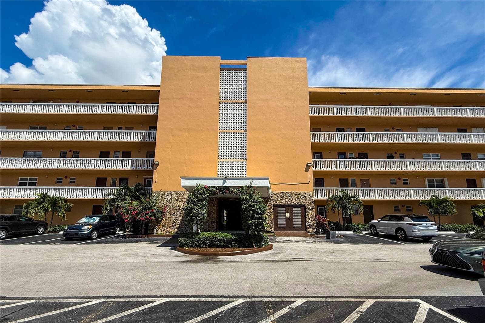 MEADOWBROOK · #504 in Hallandale Beach - Photo 4