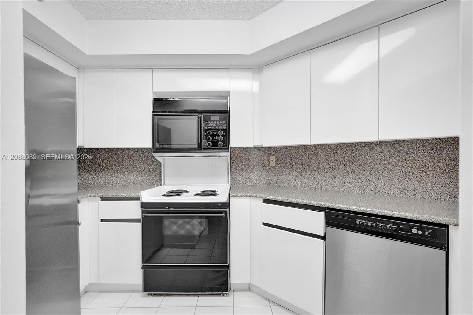 THE STERLING CONDO · #307 in Miami Beach - Photo 3