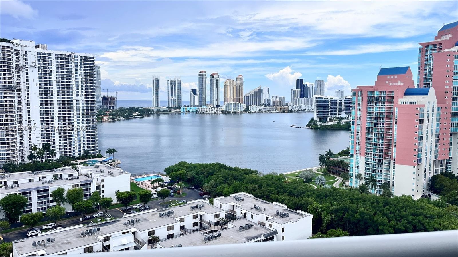 PARC CENTRAL · #PH16 in Aventura - Photo 1