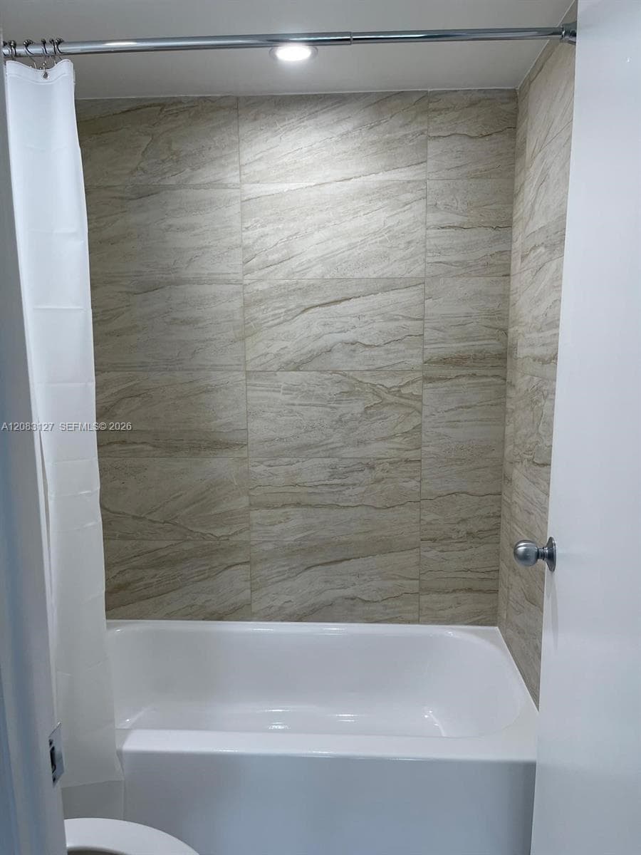 WILSHIRE CONDO · #803W in Miami - Photo 10
