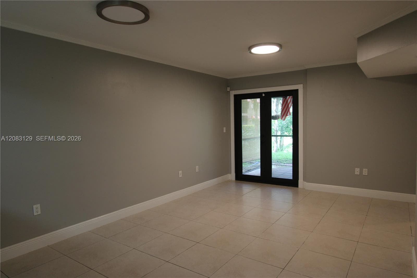 Spacious living room