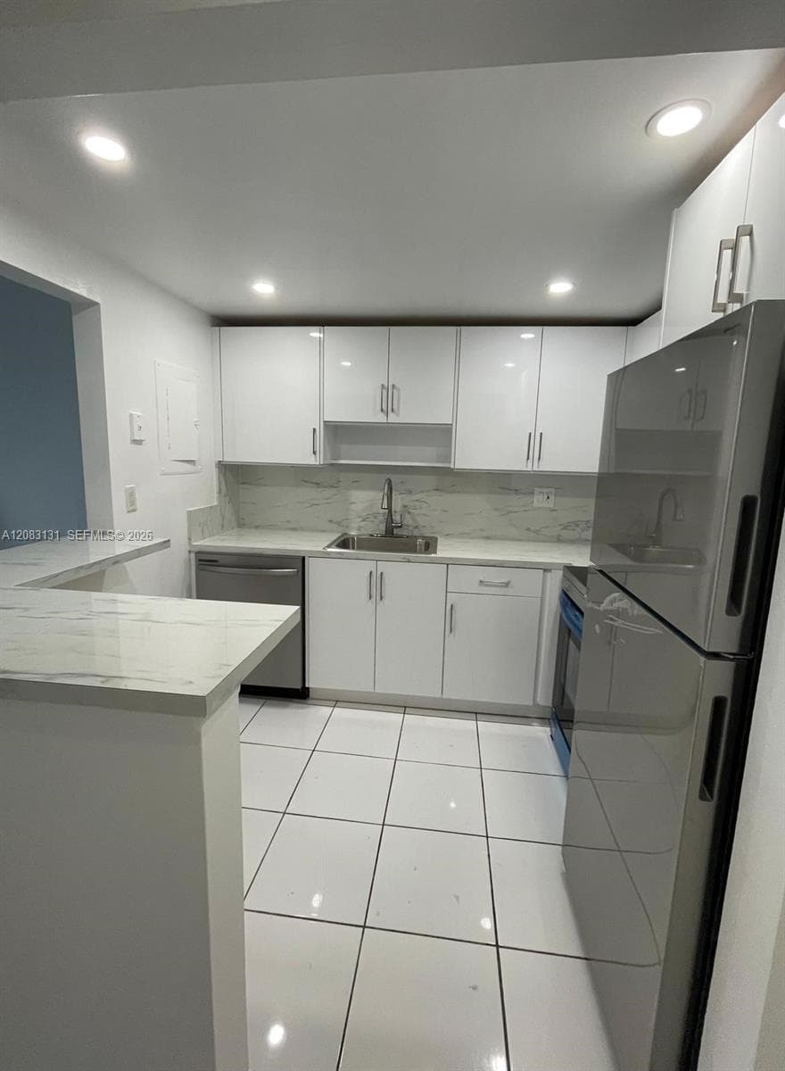 THREE HORIZONS SOUTH COND · #412 in North Miami - Photo 2