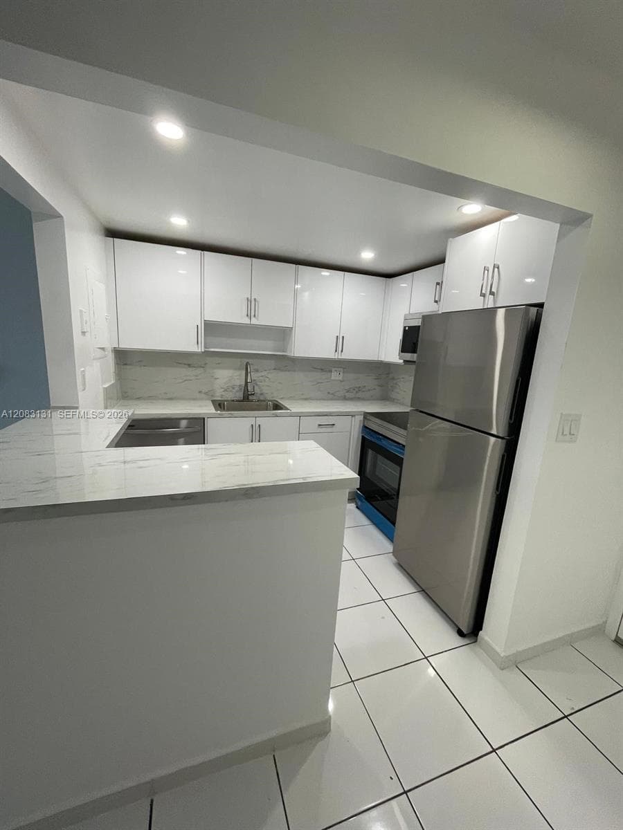 THREE HORIZONS SOUTH COND · #412 in North Miami - Photo 3