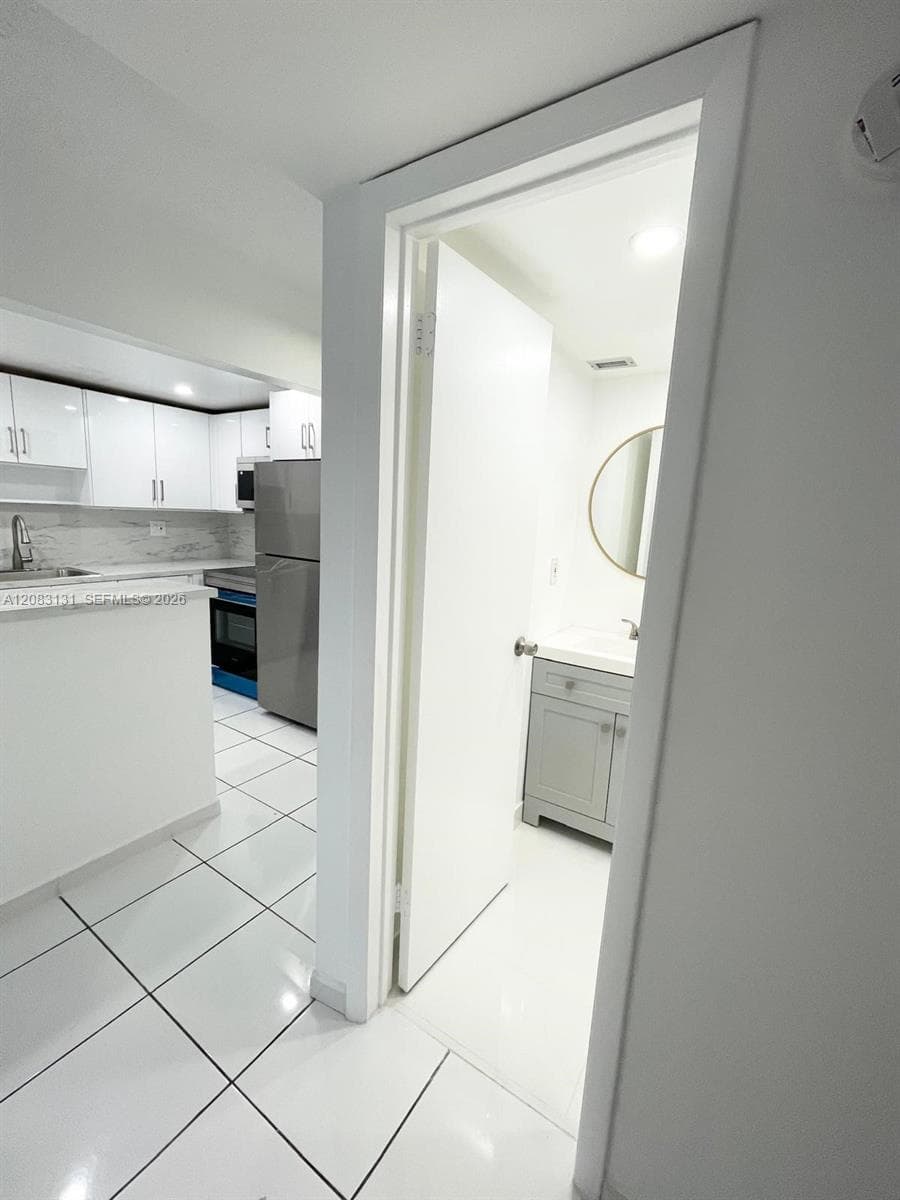 THREE HORIZONS SOUTH COND · #412 in North Miami - Photo 8