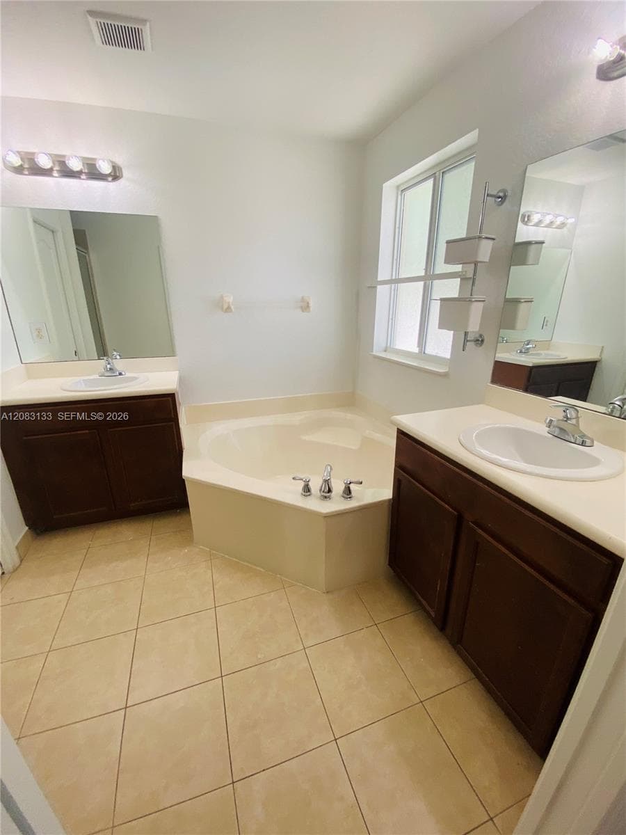MAJORCA ISLES V CONDO · #701 in Miami Gardens - Photo 22