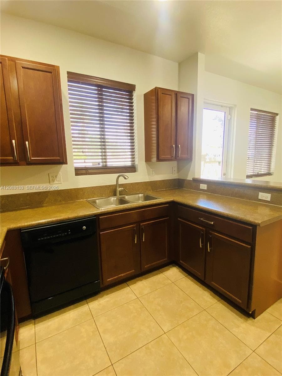 MAJORCA ISLES V CONDO · #701 in Miami Gardens - Photo 8