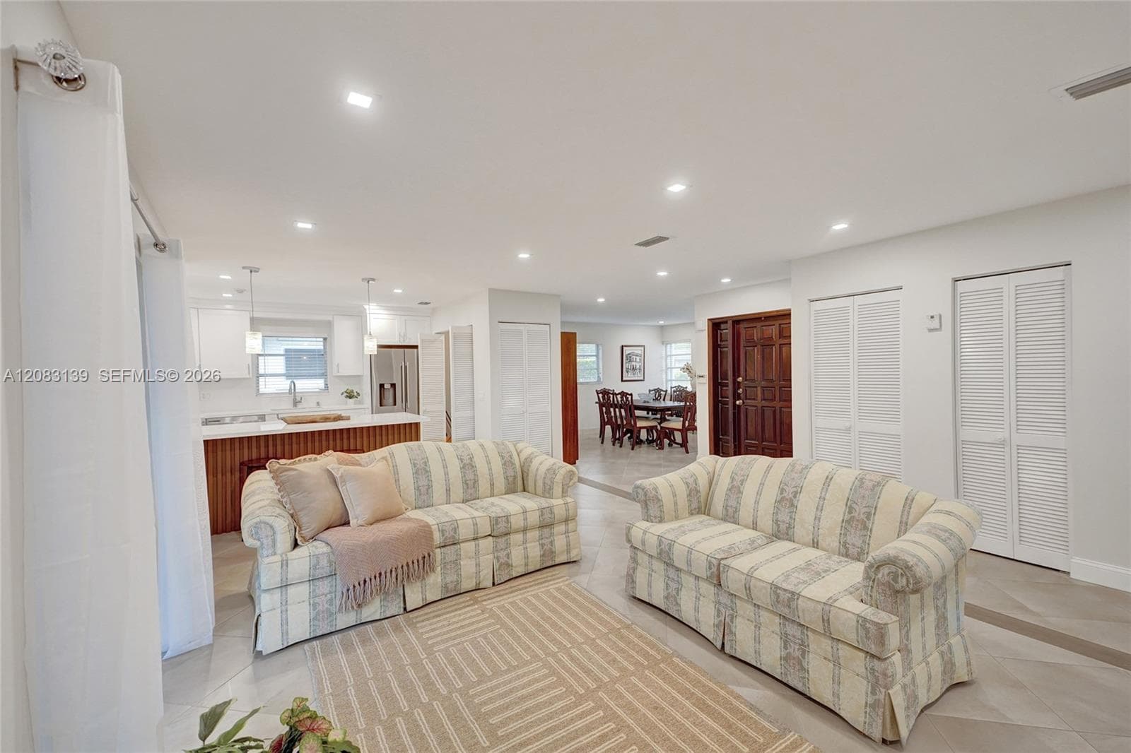 10214 SW 26th Ter photo 4