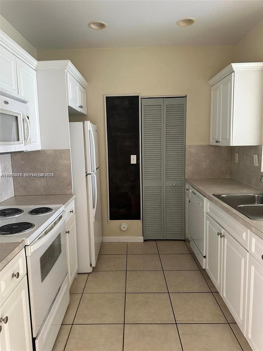 1040 NE 42nd Pl photo 12
