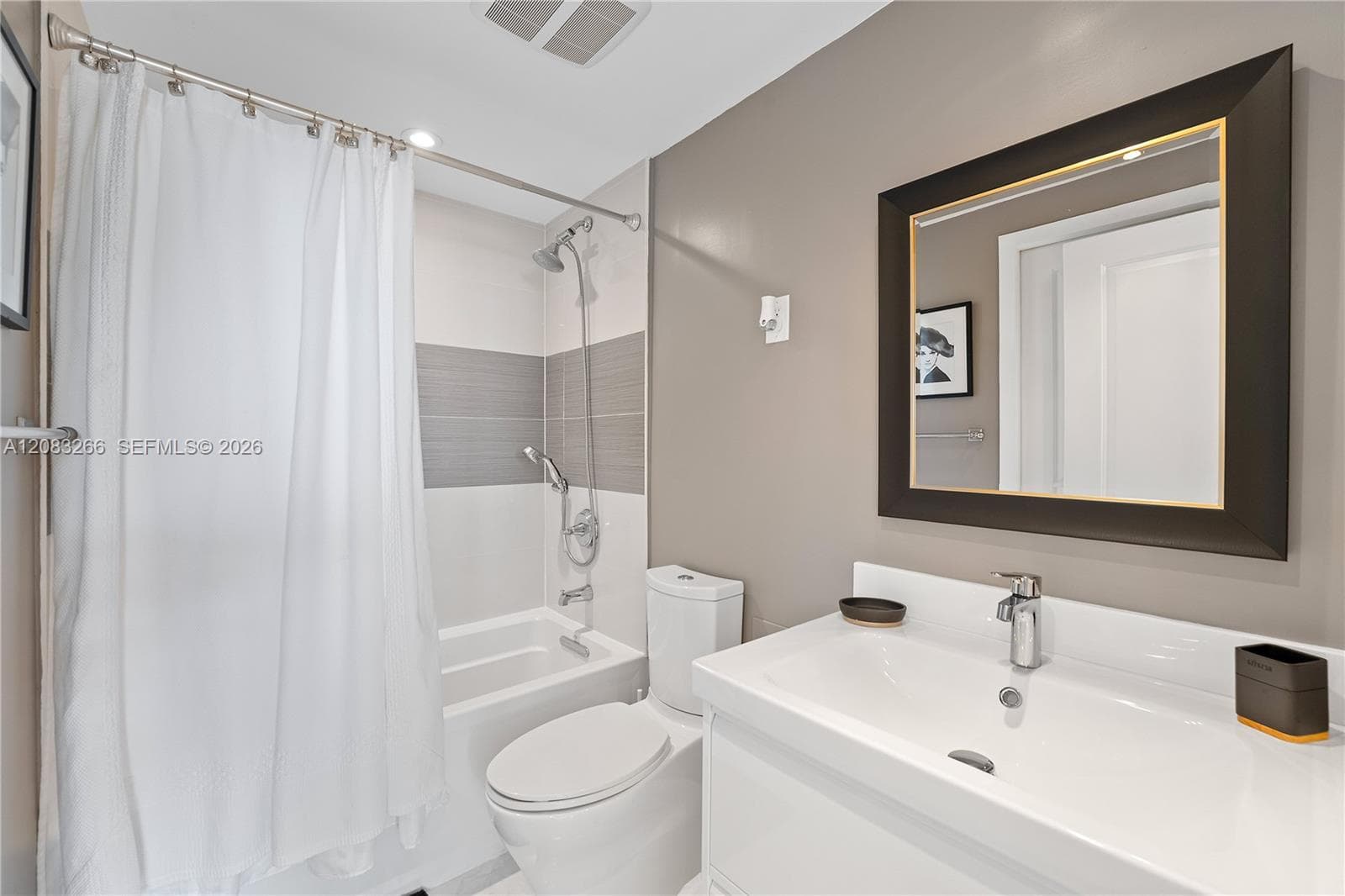 BRICKELL BAY TOWER CONDO · #1403 in Miami - Photo 12