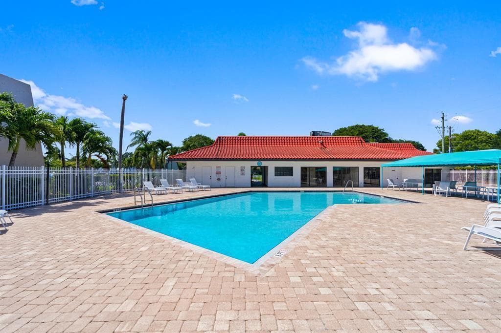 2700 Casita 214 POOL