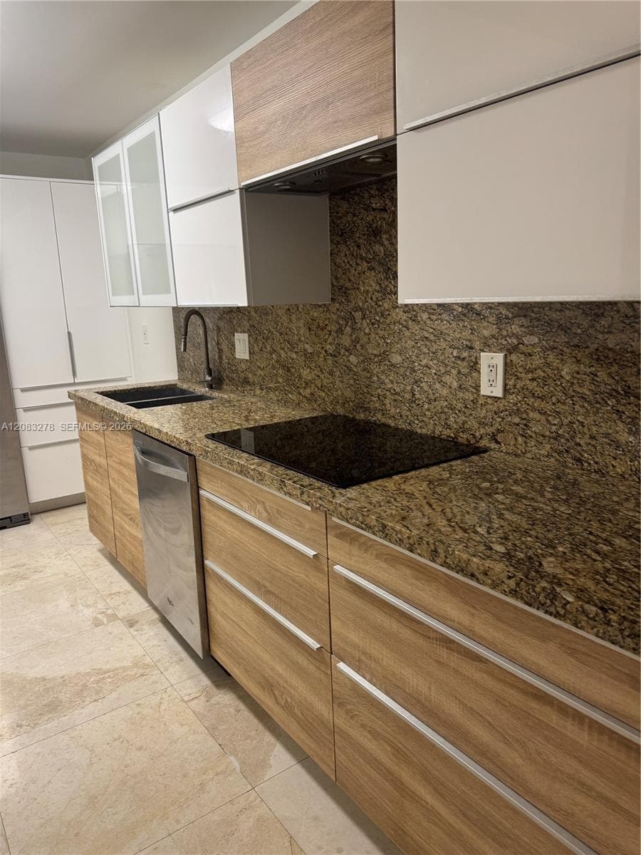 OLYMPUS CONDO PHASE · #1806 in Hallandale Beach - Photo 4