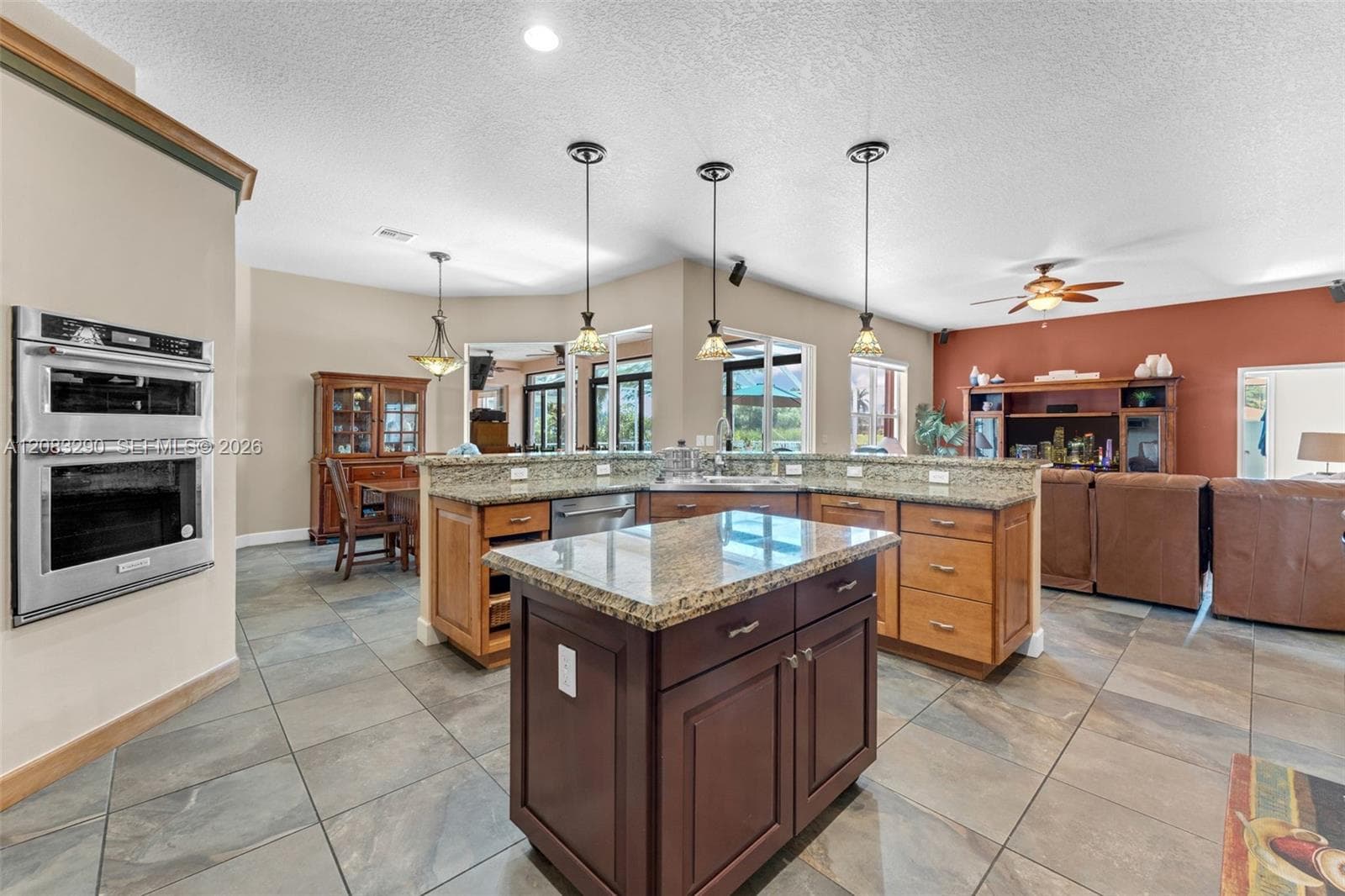 2825 Fairways Dr photo 9