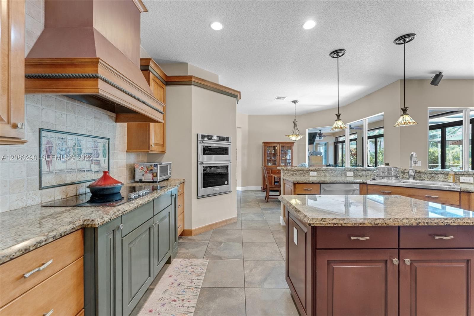 2825 Fairways Dr photo 8