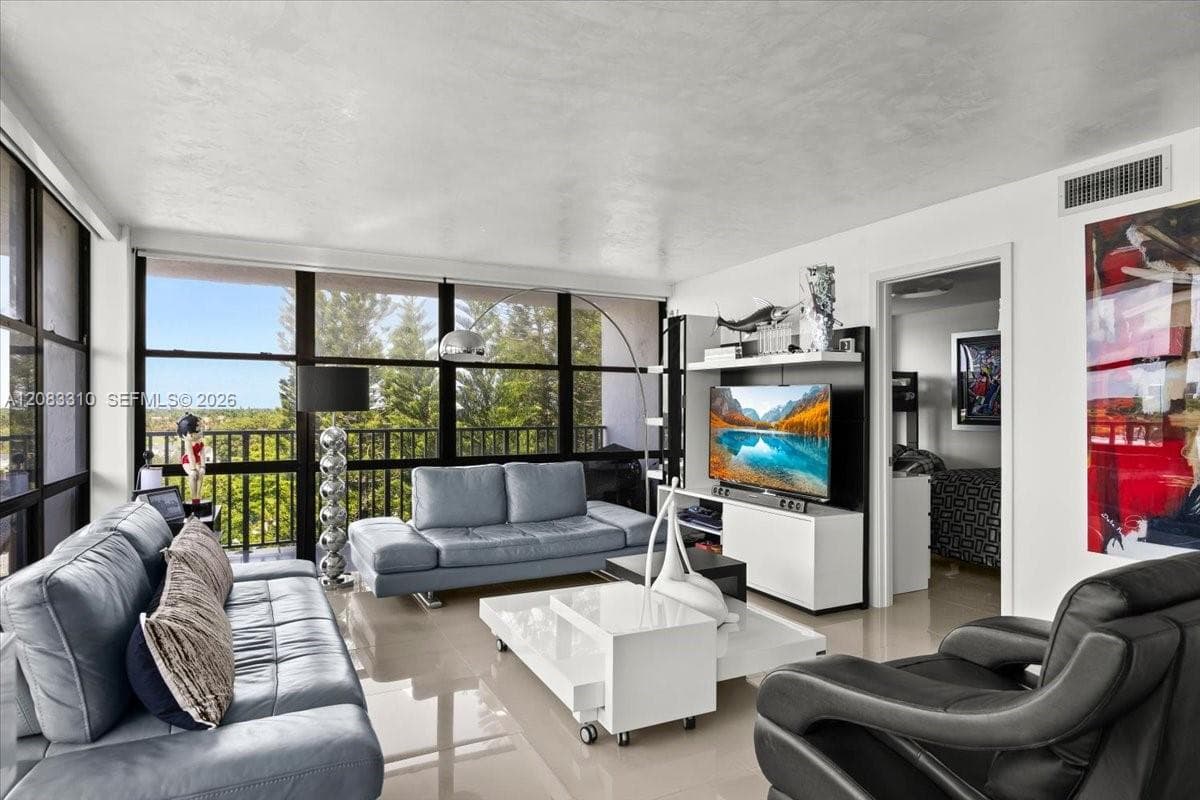 OCEANVIEW PARK CONDO · #709 in Hallandale Beach - Photo 52
