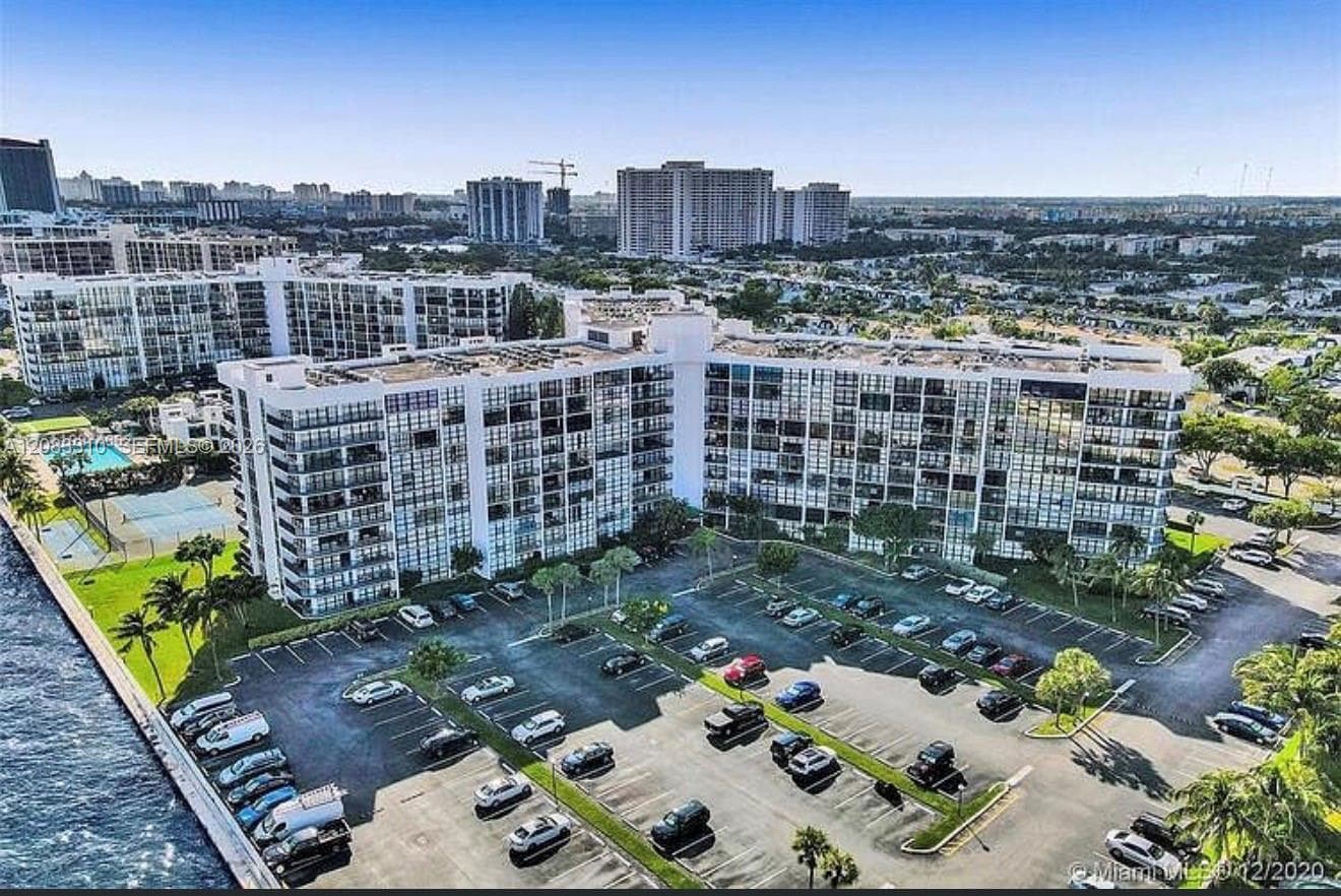 OCEANVIEW PARK CONDO · #709 in Hallandale Beach - Photo 1