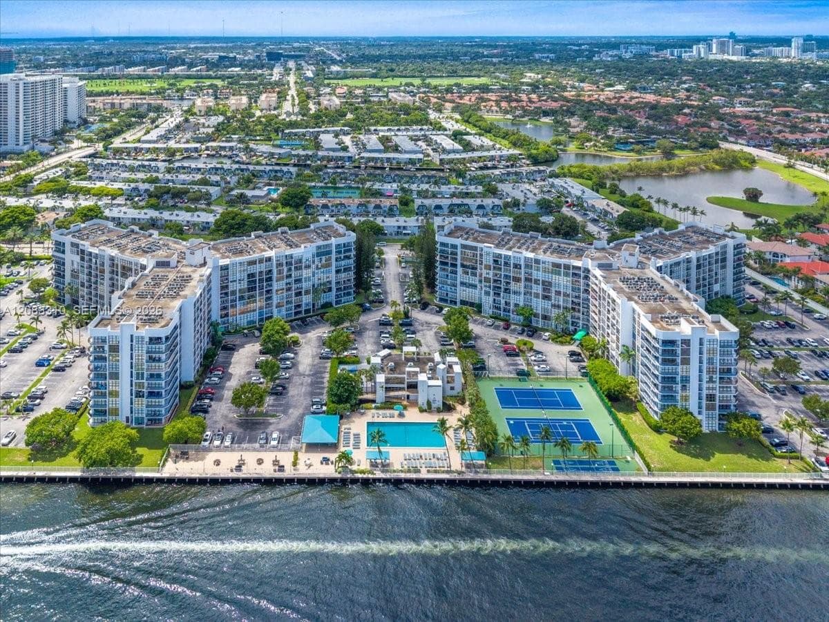 OCEANVIEW PARK CONDO · #709 in Hallandale Beach - Photo 28