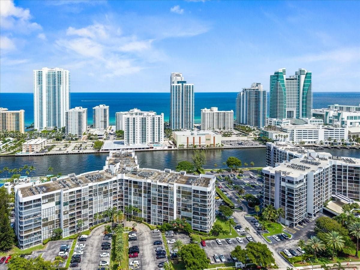 OCEANVIEW PARK CONDO · #709 in Hallandale Beach - Photo 30