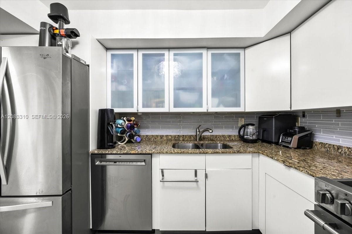 OCEANVIEW PARK CONDO · #709 in Hallandale Beach - Photo 10