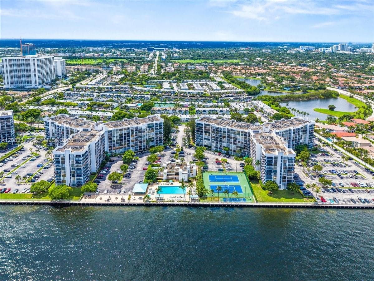 OCEANVIEW PARK CONDO · #709 in Hallandale Beach - Photo 33
