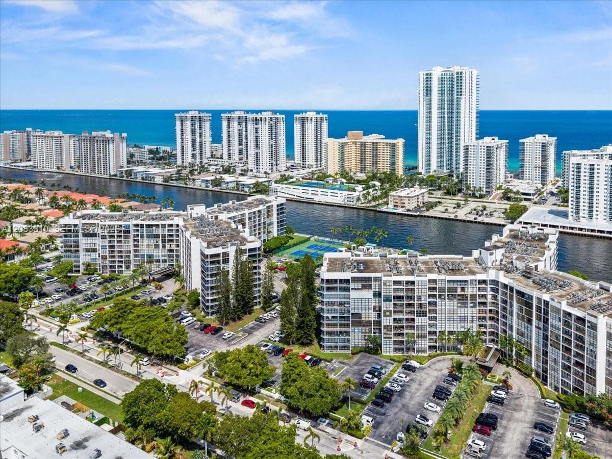OCEANVIEW PARK CONDO · #709 in Hallandale Beach - Photo 31