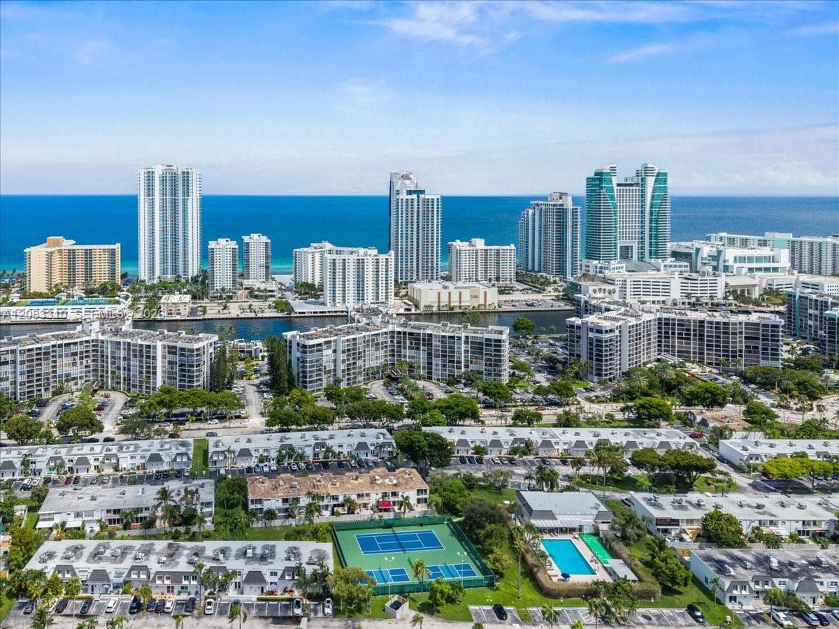 OCEANVIEW PARK CONDO · #709 in Hallandale Beach - Photo 29