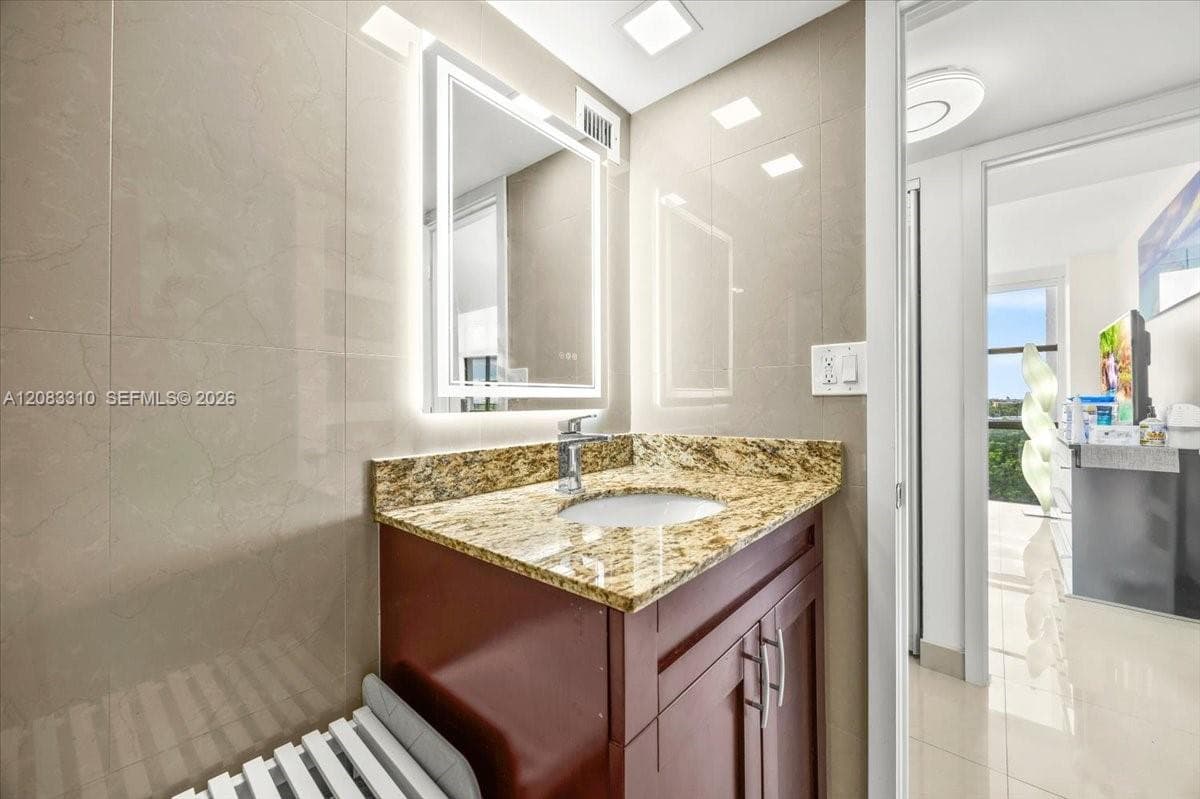 OCEANVIEW PARK CONDO · #709 in Hallandale Beach - Photo 70