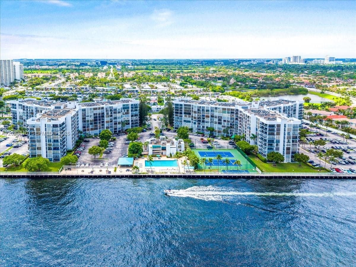 OCEANVIEW PARK CONDO · #709 in Hallandale Beach - Photo 8