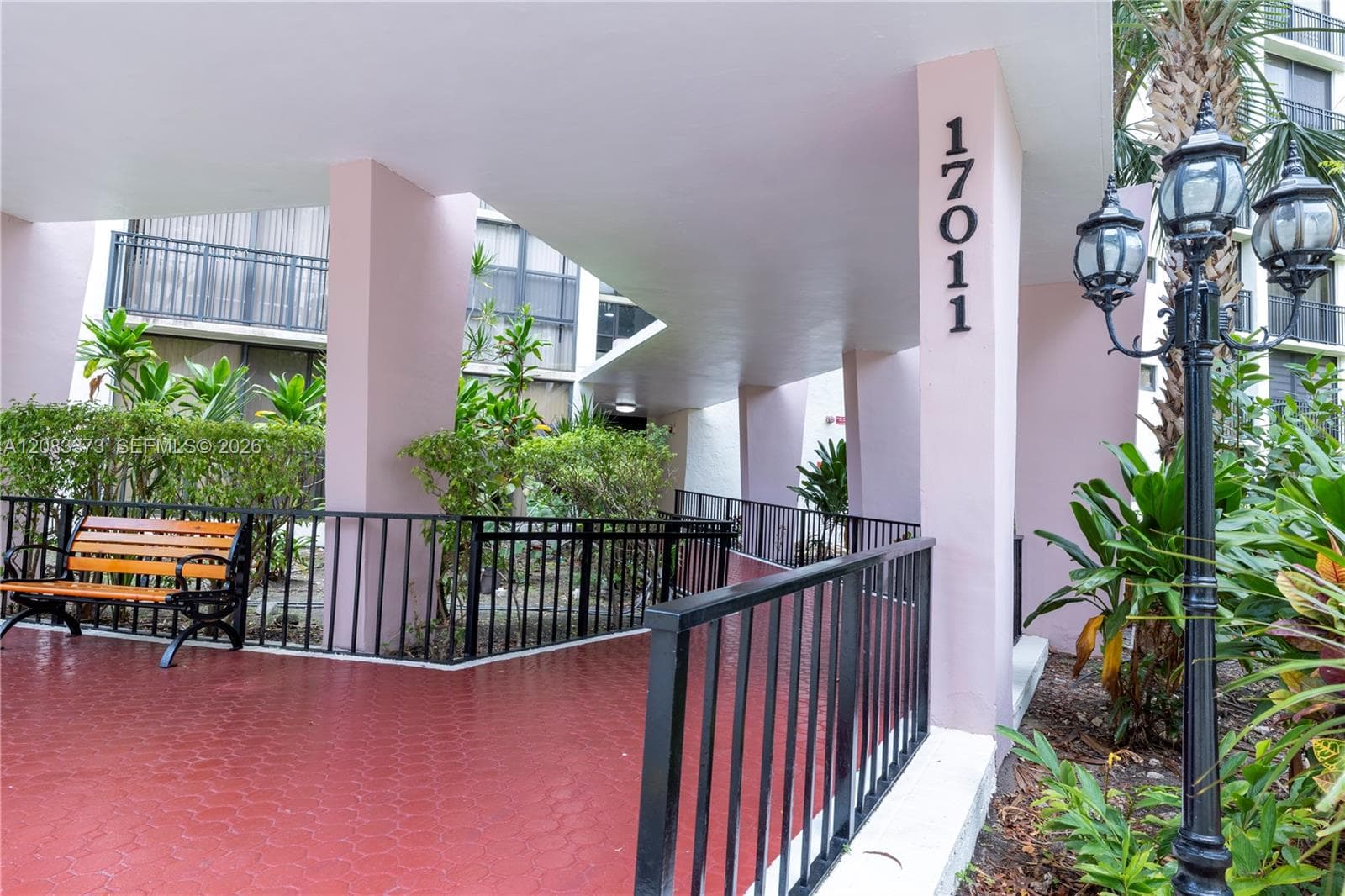 PLAZA OF AMERICAS · #716 in Sunny Isles Beach - Photo 3