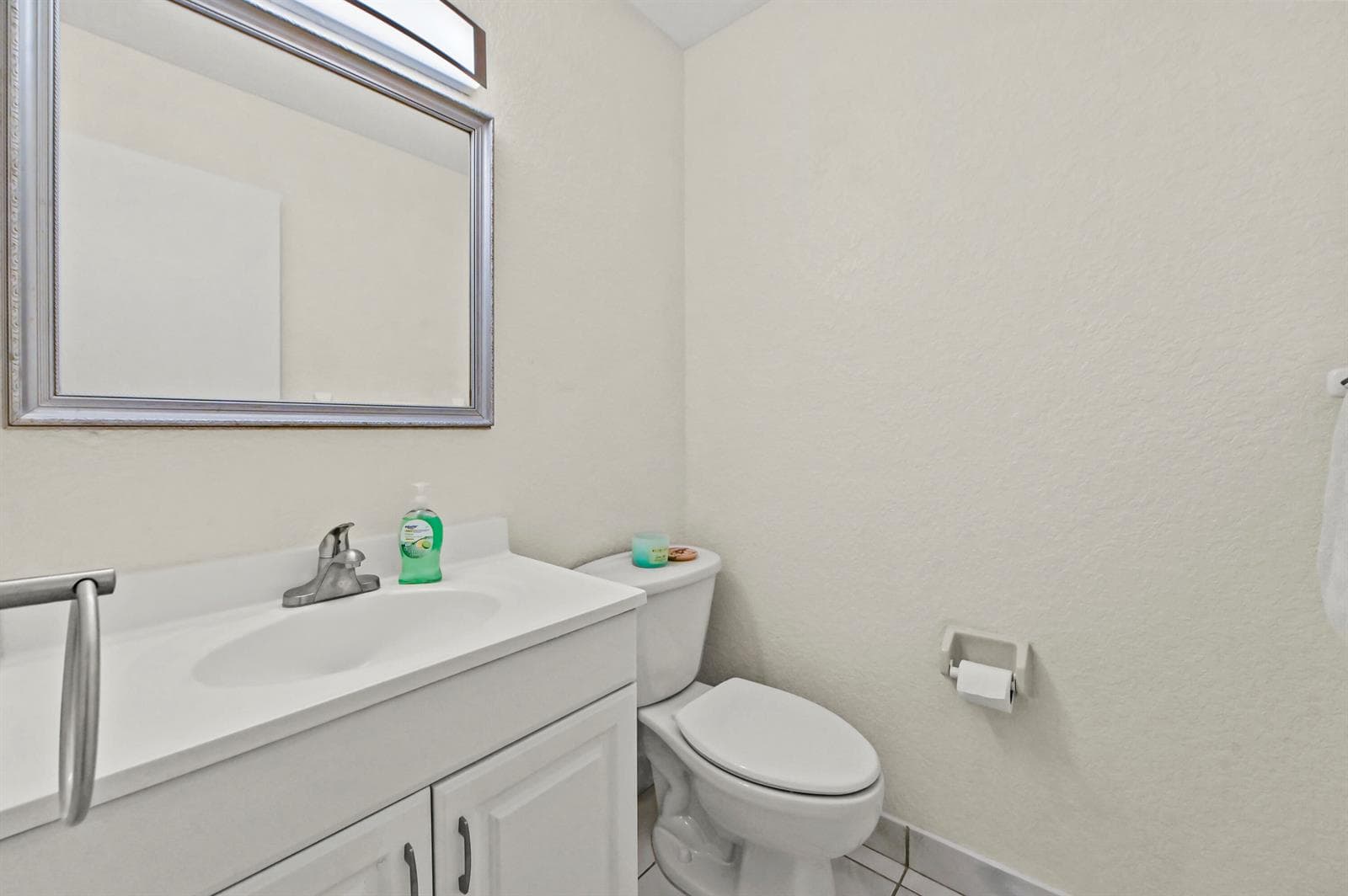 14 Bathroom 01
