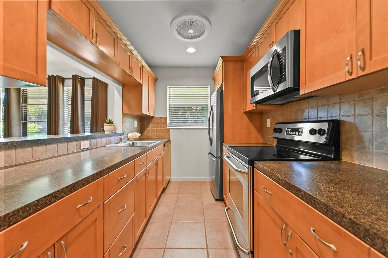 11 Kitchen 01