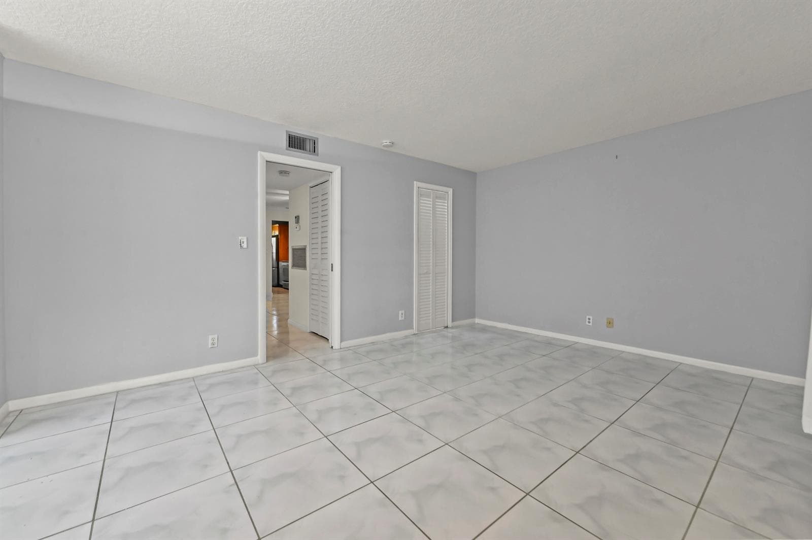 21 Bedroom 01