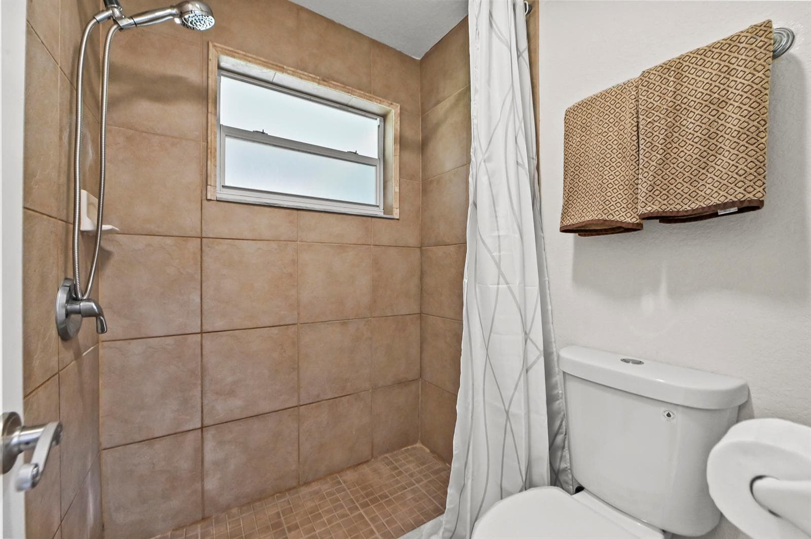 20 Bathroom 02