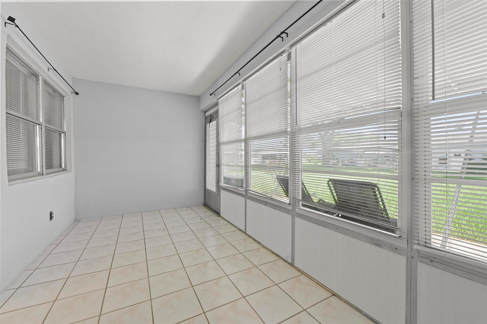 23 Patio 02