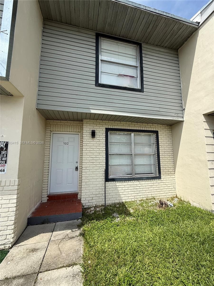 470 NE 18th Ave #102 photo 1