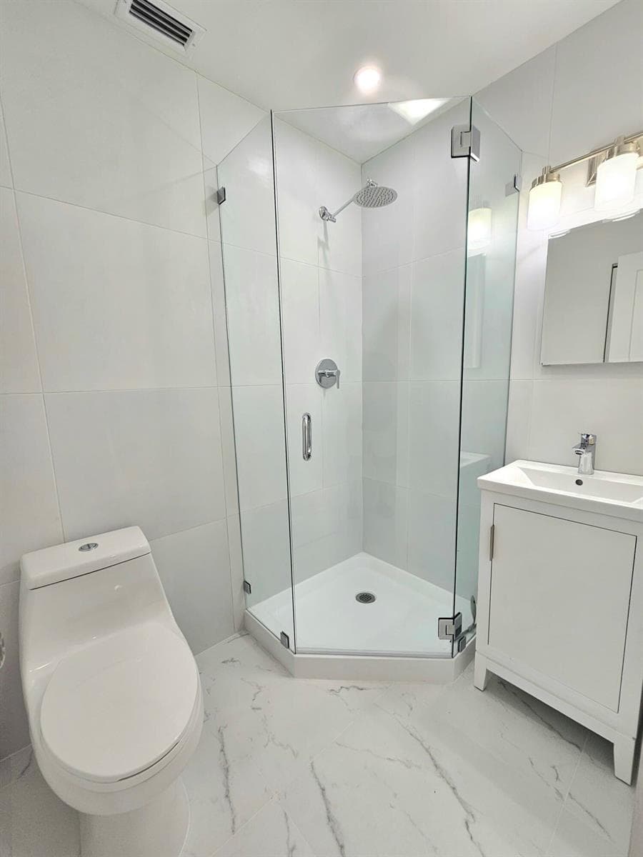 Second En-suite Bathroom, Custom Glass S