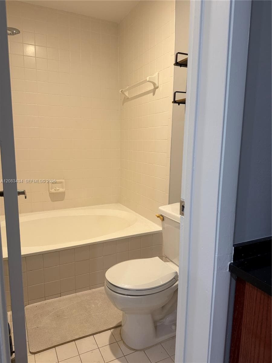 CHATEAU DE VILLE CONDO · #304E in Dania Beach - Photo 16