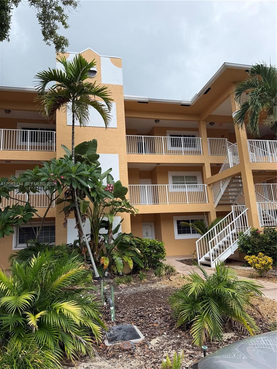 CHATEAU DE VILLE CONDO · #304E in Dania Beach - Photo 24