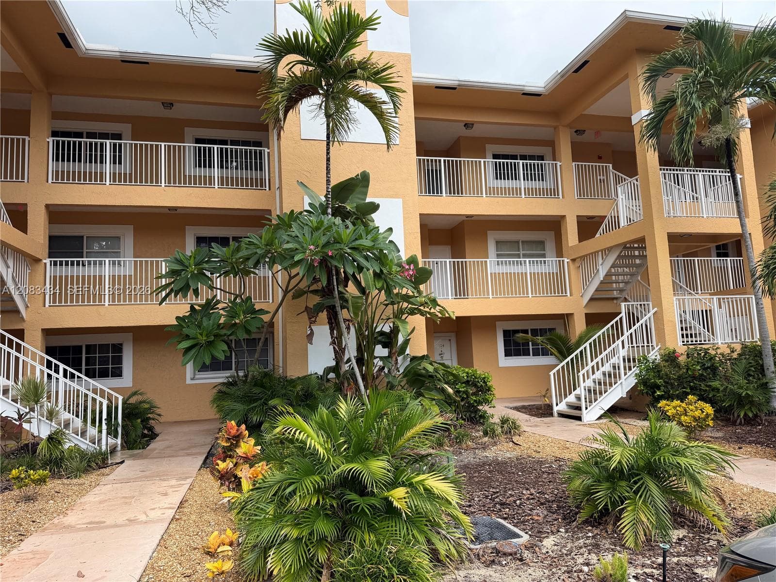 CHATEAU DE VILLE CONDO · #304E in Dania Beach - Photo 4