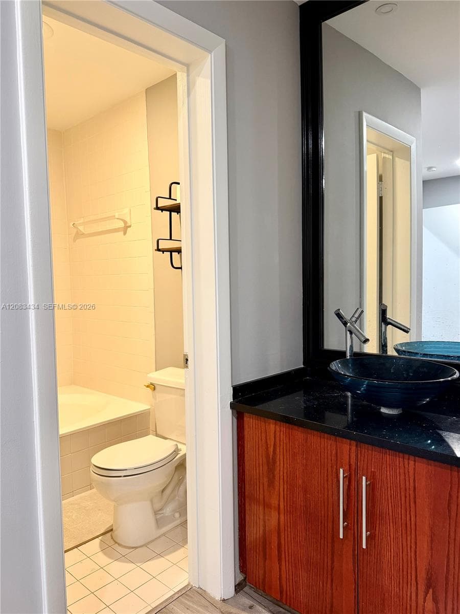CHATEAU DE VILLE CONDO · #304E in Dania Beach - Photo 8