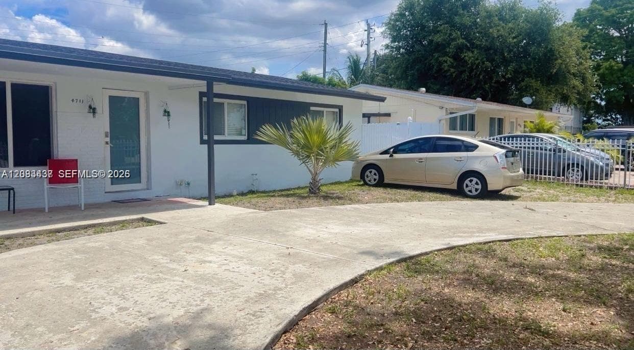 4711 NW 178th Ter photo 11