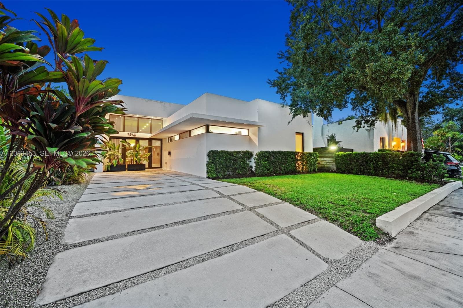 Wide driveway with ample parking.