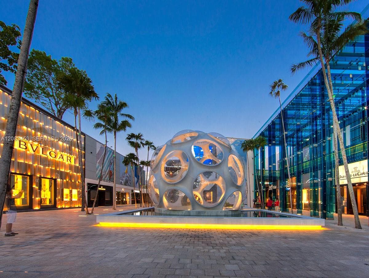 Walkable distance to the Design District with its world famous stores, restaurants, cafes!