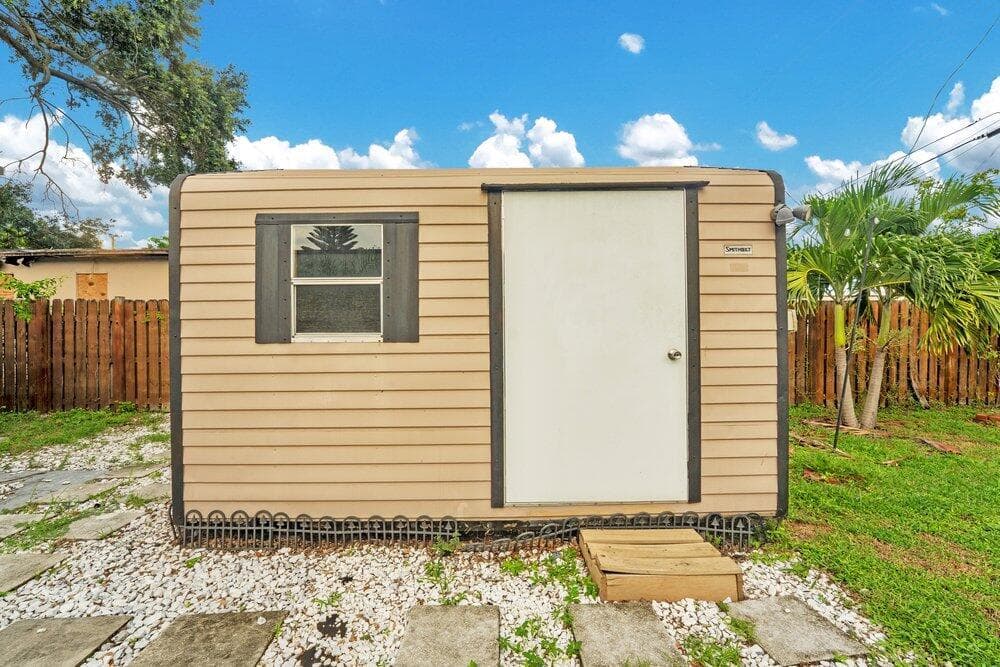Storage/Washer/Dryer
