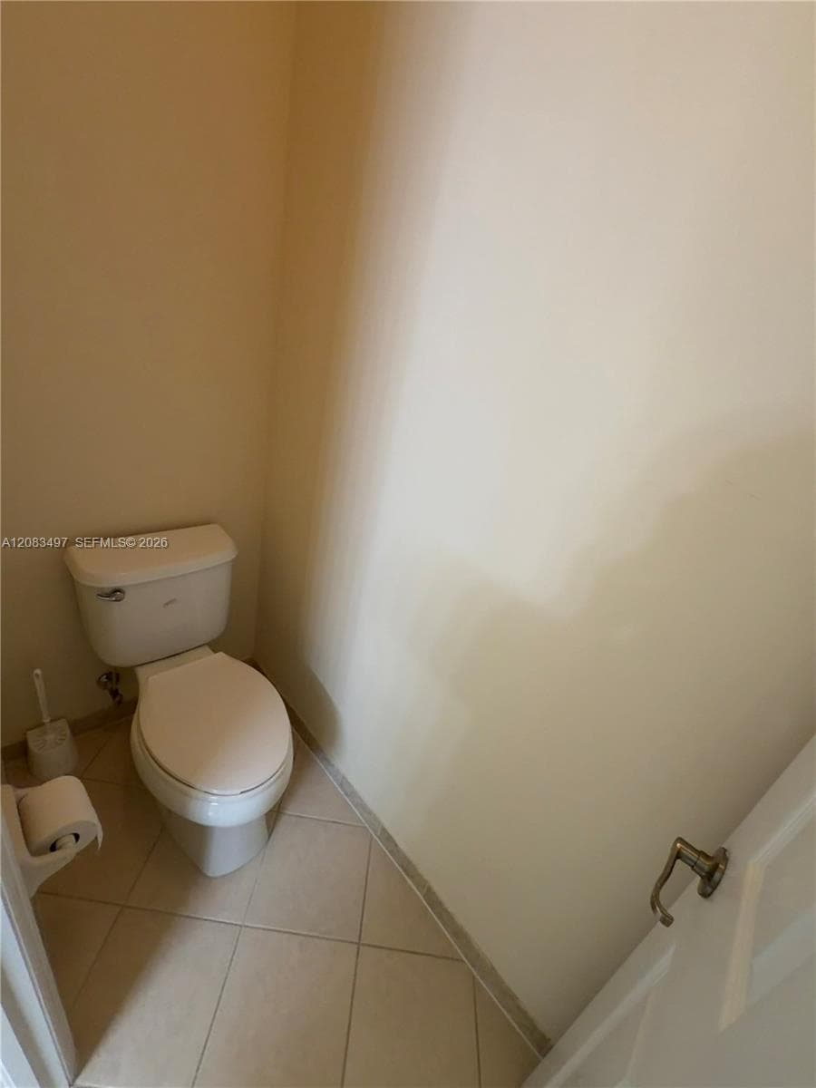 140 NE 28th Ter photo 29