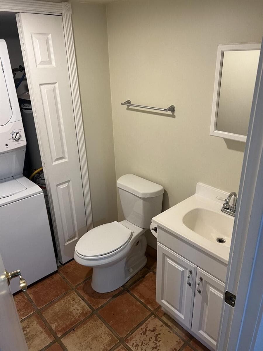 1/2 Bath & Laundry